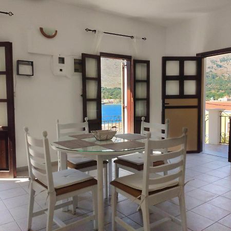 Gompos Apartment - Cozy Apartment Next To The Sea - Amazing Sea View 시미 외부 사진