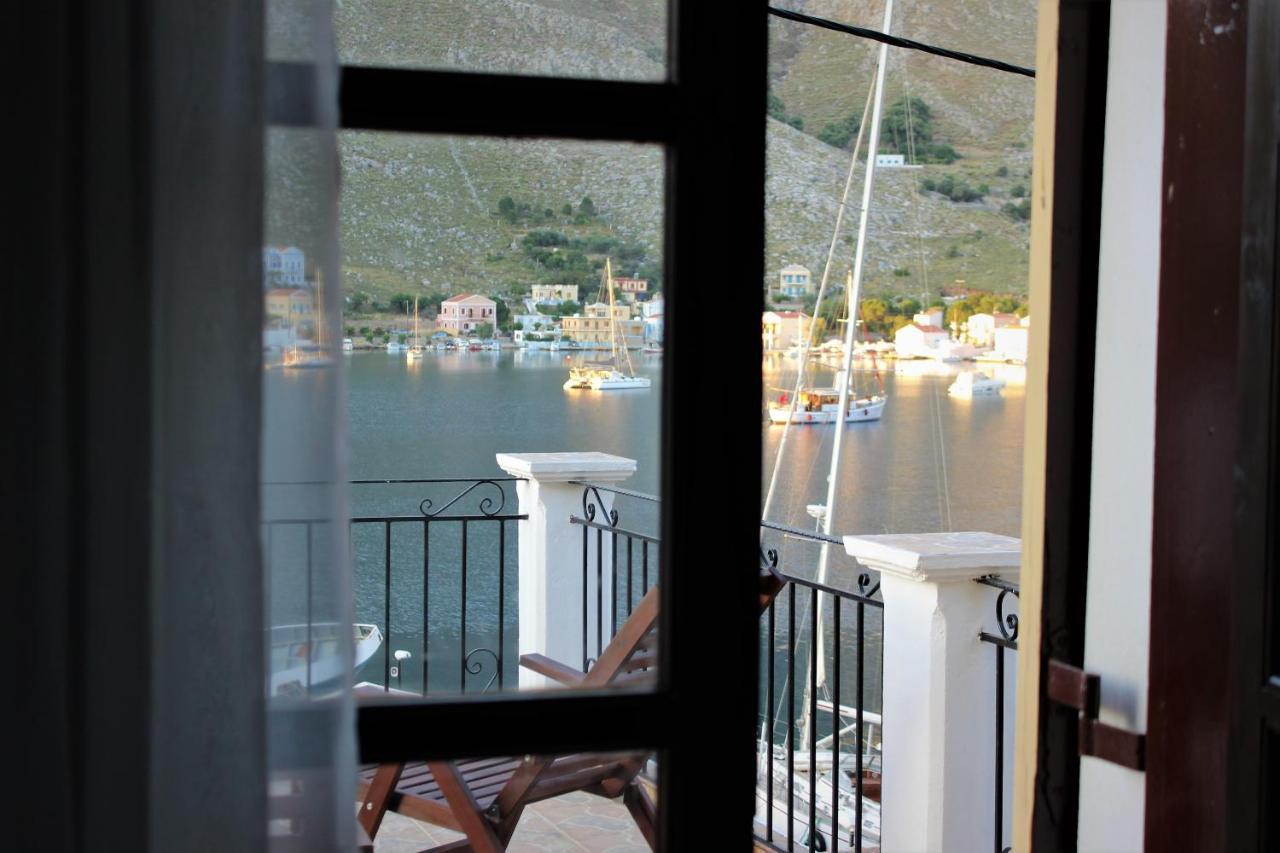 Gompos Apartment - Cozy Apartment Next To The Sea - Amazing Sea View 시미 외부 사진