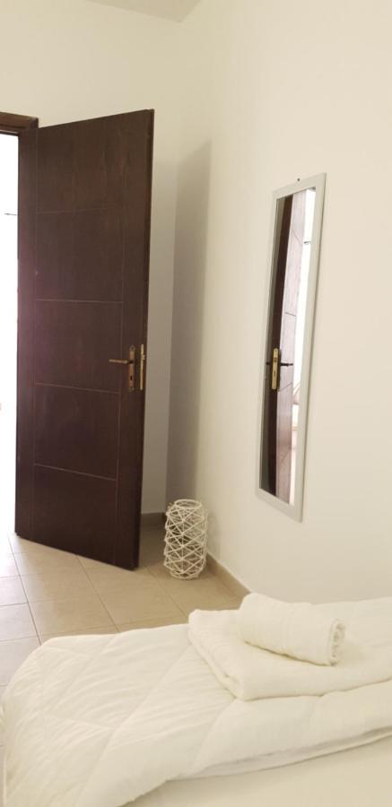 Gompos Apartment - Cozy Apartment Next To The Sea - Amazing Sea View 시미 외부 사진