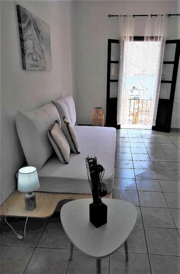 Gompos Apartment - Cozy Apartment Next To The Sea - Amazing Sea View 시미 외부 사진