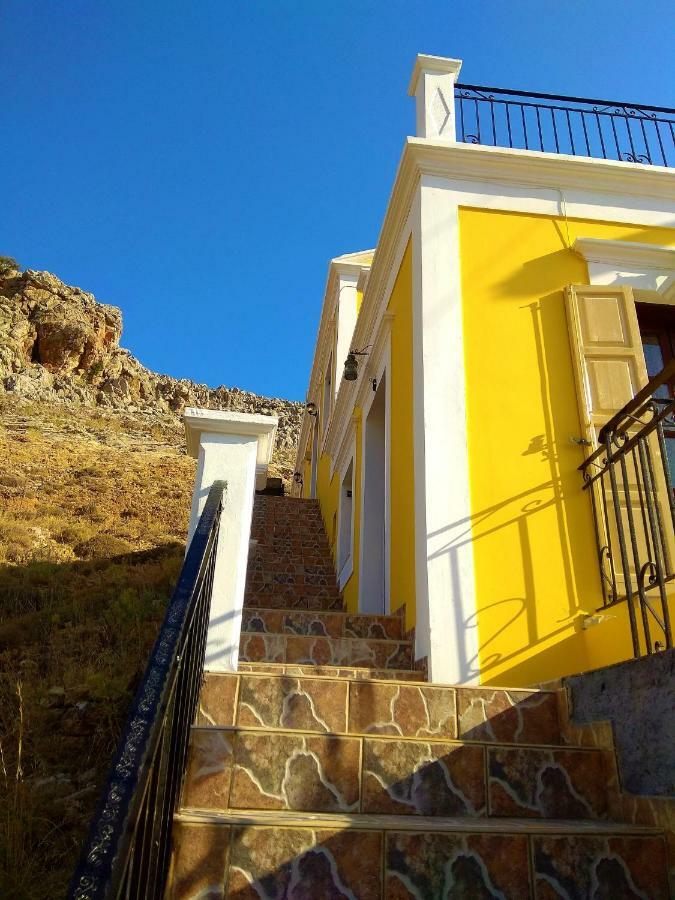 Gompos Apartment - Cozy Apartment Next To The Sea - Amazing Sea View 시미 외부 사진